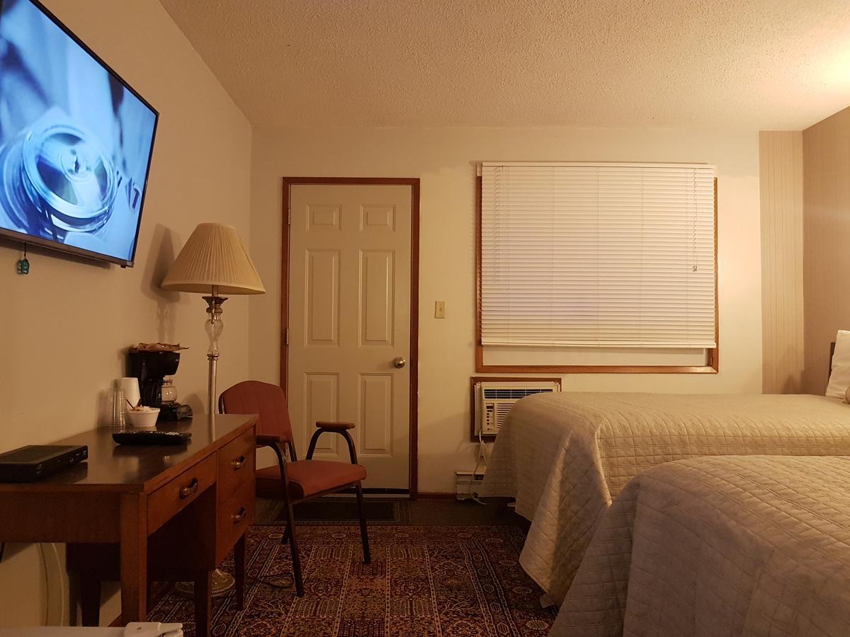 Spruce Woods Inn Glenboro Zewnętrze zdjęcie