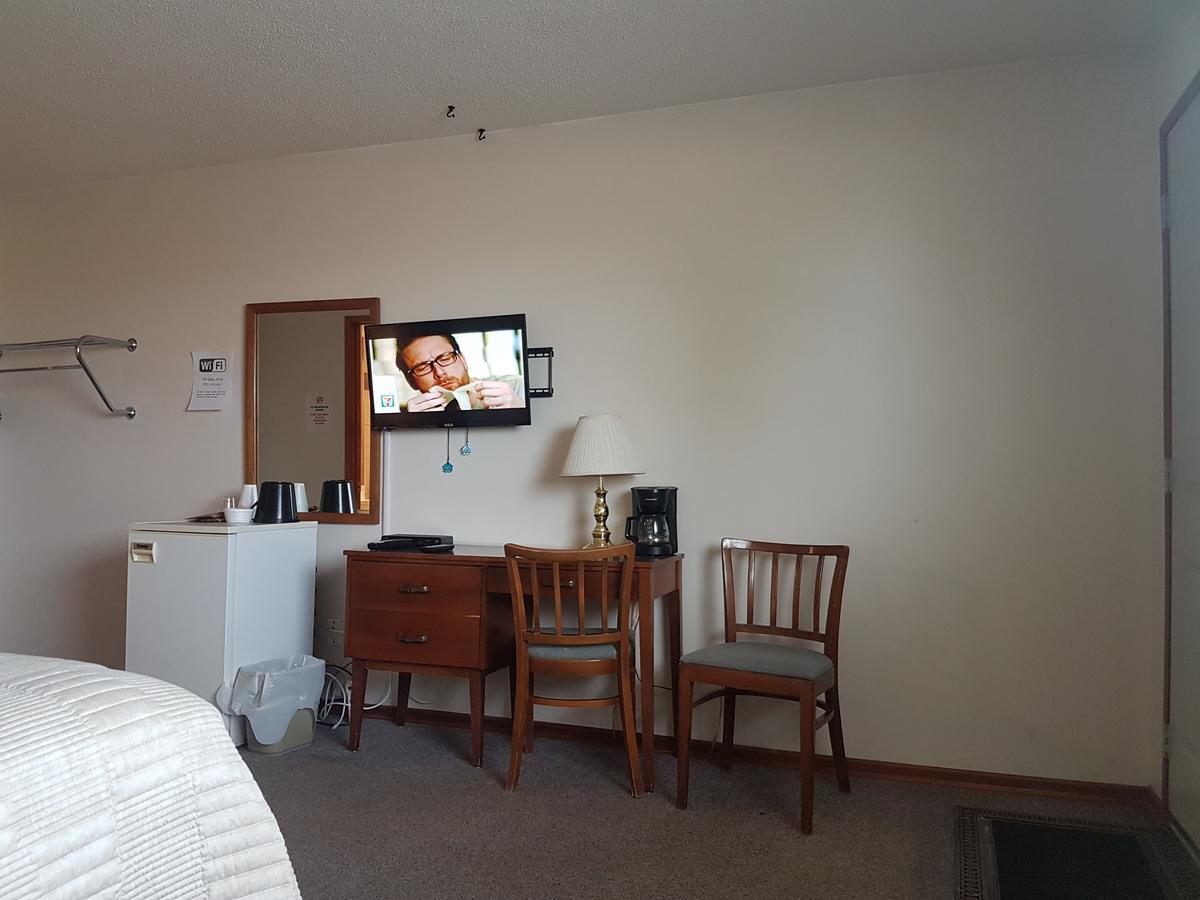 Spruce Woods Inn Glenboro Zewnętrze zdjęcie